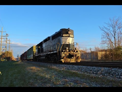 FURX GP38-2 w/nice horn pushes a small cut of Box Cars into Plymouth Yard
