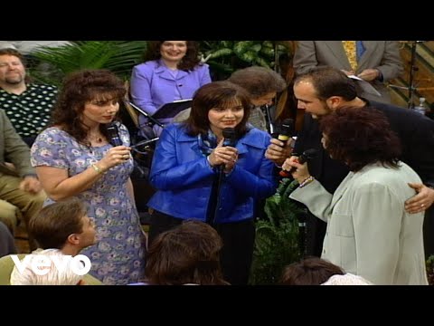 Bill & Gloria Gaither - Reaping in the Spirit [Live] ft. the Isaacs