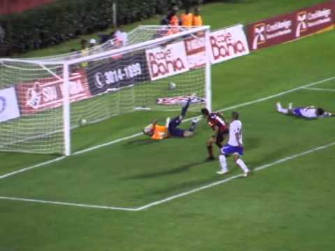Gol de Neto Baiano. Vitória 2 X 2 Bahia (1/5/11)