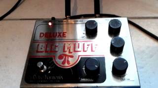 Video thumbnail for Vintage Electro-Harmonix Big Muff Deluxe - compressor has noise issues by nicosonic