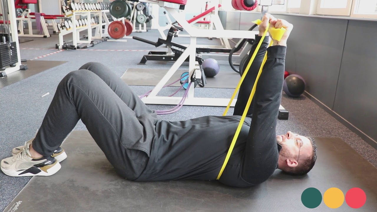 Video thumbnail: Chest press dynaband — instructievideo