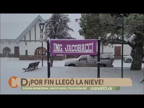 Temporal de nieve: colectivo de empresa Las Grutas varado entre Dina Huapi y Pilcaniyeu