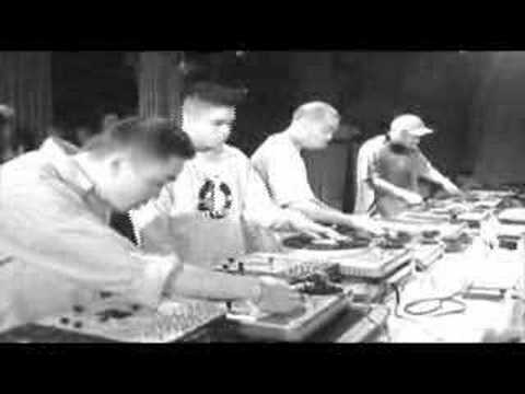 Manipulated Sound Seminar 2002 skratching showcase with DJ Happee, Erratik, Dinoh and Peepshow