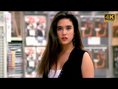 Chlapec je zavřený v obchodním centru na celou noc s nejkrásnější dívkou ve městě.