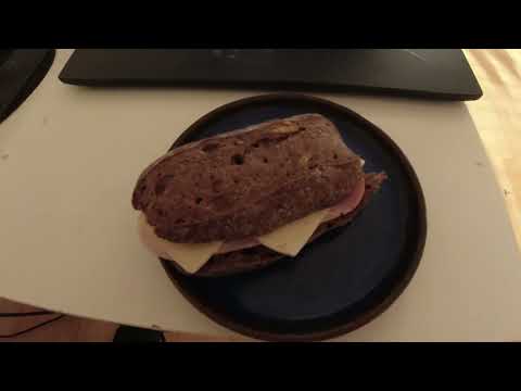 MongoTV_10618 - Min Frokost - Mørk GROVBOLLE Med OST og RULLEPØLSE og SØD SENNEP