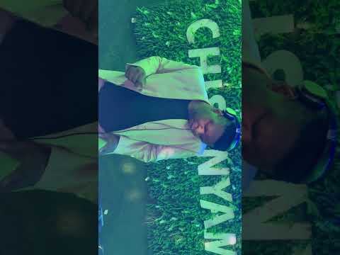 dj janisto rocking the desk and makhadzi and motlanalo are dancing 🕺 🕺 👯‍♀️ 🕺 👯‍♀️ 💃