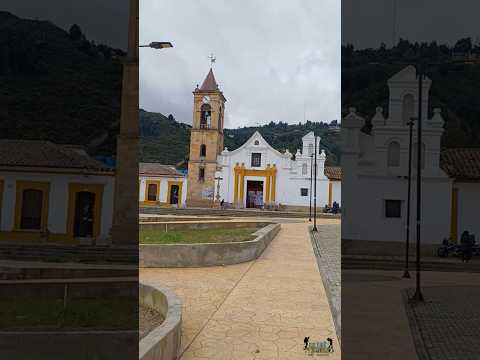 Gachancipá un lugar tranquilo y amable, con su parque y su bonita Iglesia de San Bartolomé Apóstol.