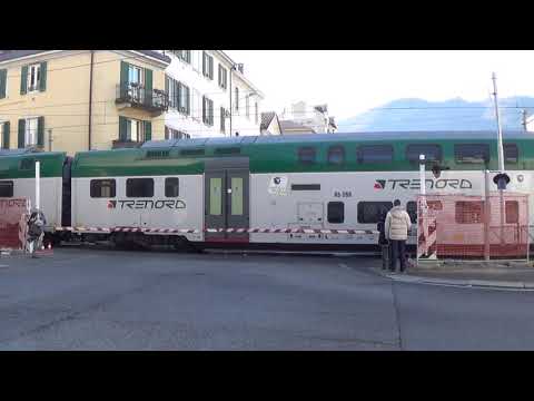 Passaggio a livello di via Battisti - Como / Level Crossing / Paso a Nivel / železniční přejezd / 踏切