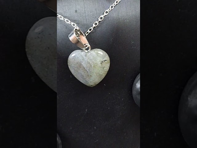 اكسسوار تعليقة حجر الطاؤوس الطبيعي قصة قلب مع سلسا...