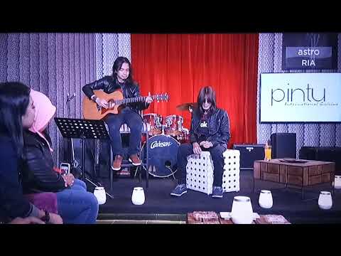 Di balik idola zamani..