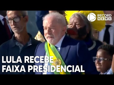 Presidente Lula recebe faixa presidencial