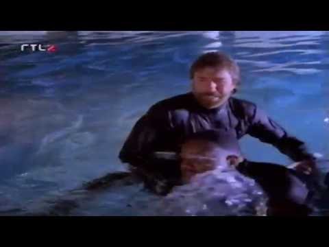 Chuck Norris Vs Massive Guy (HD)