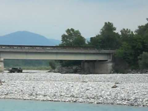 PONTE FERROVIARIO DI CORNINO TRENO MINUETTO IN TRANSITO