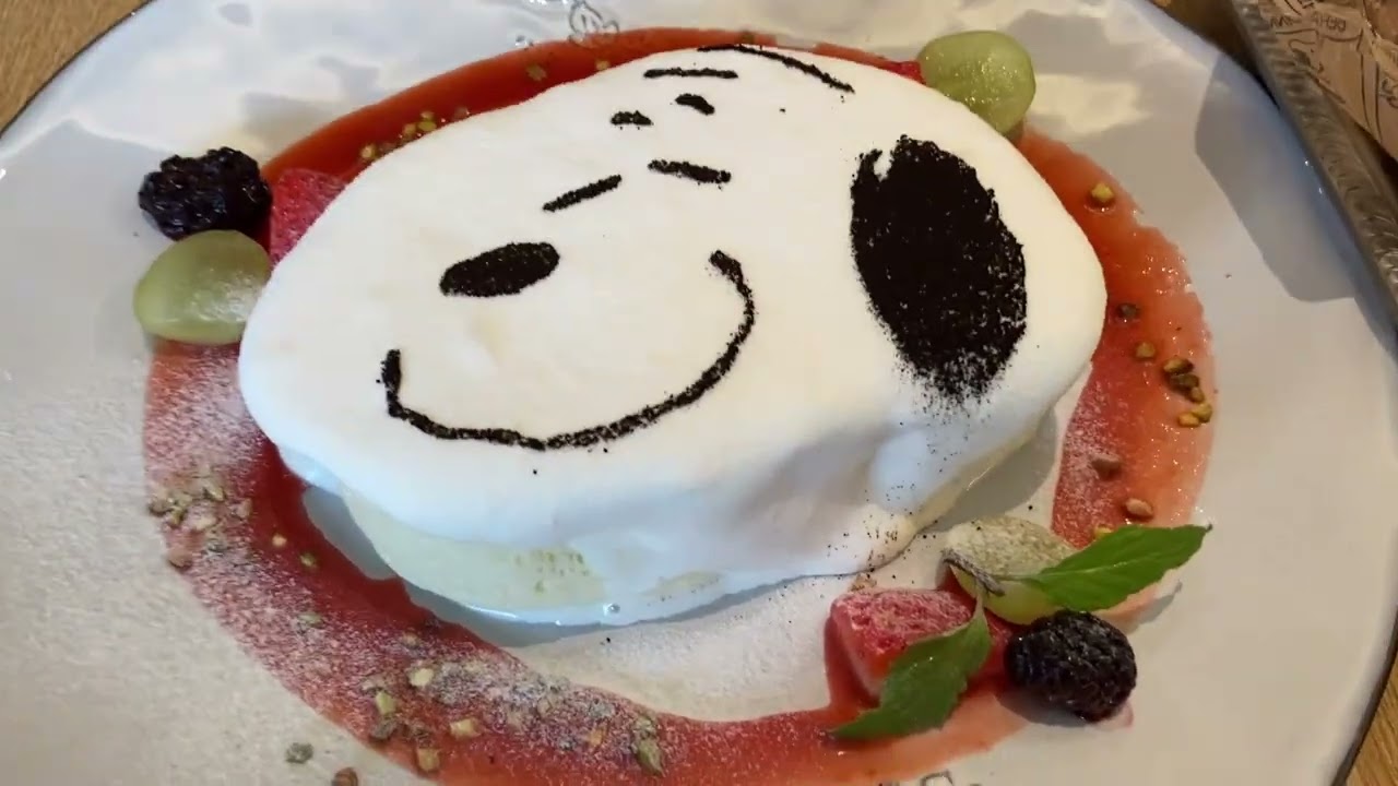 スヌーピーカフェでパンケーキをいただく。　（ピーナッツカフェ）