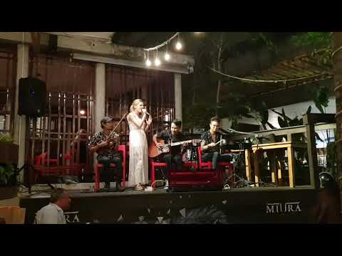 Shallow cover - Bali, Seminyak -  spontaneous jam session Daria Turowska-Makoś