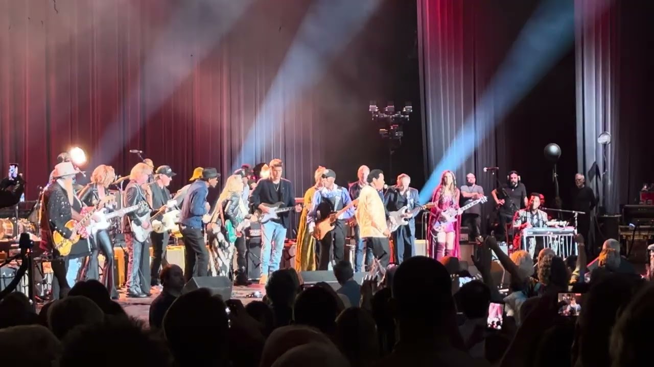 Buddy Guys 90th Bday - The finale w/ Everyone - Got My Mojo Working @ Radio City NYC 10/1/26 - YouTube