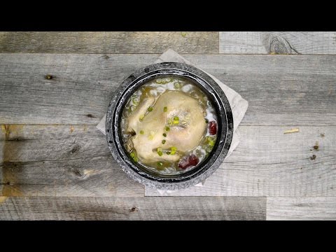 Sopa de Galinha com Ginseng Coreano (Samgyetang) / 삼계탕