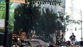 The Knux The List, i think, 1st song @ Lollapalooza 2009