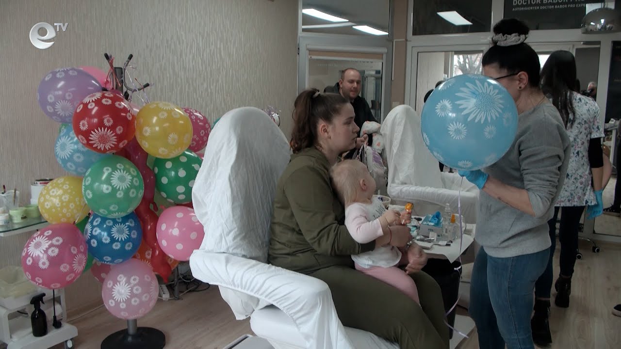 На Благовец се пробиват ушите на малките момиченца и се поставят за първи път обеци. Преданието гласи, че на този ден раните зарастват по-бързо. Затова и козметичните салони днес в Хасково бяха пълни с родители и деца.