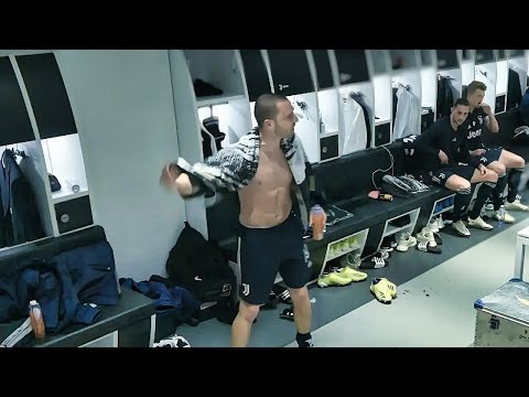 Angry Bonucci screaming in the dressing room, Ronaldo agrees (All or Nothing)