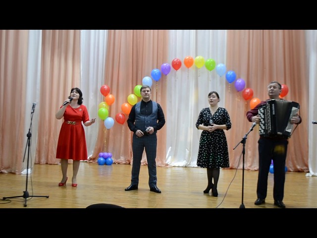 Арча сәнгать мәктәбе укытучылары җырлый