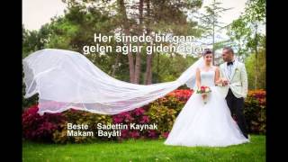 Her sînede bir gam gelen ağlar giden ağlar KORO