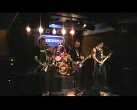 Sniffing glue - Riot (Live 2005)