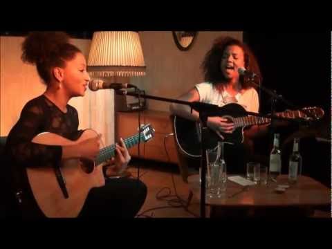Nely & Nora - Walking on Ice (Live & Unplugged)