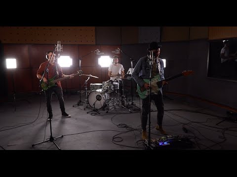 Konyha feat. Fábián Juli Film Allstars - Földrevaló (OFFICIAL VIDEO)