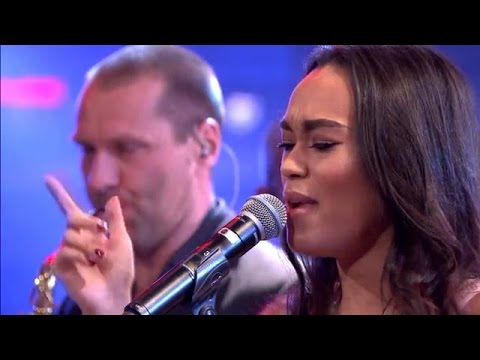 Romy Monteiro opent met 'I'm Every Woman' - RTL LATE NIGHT