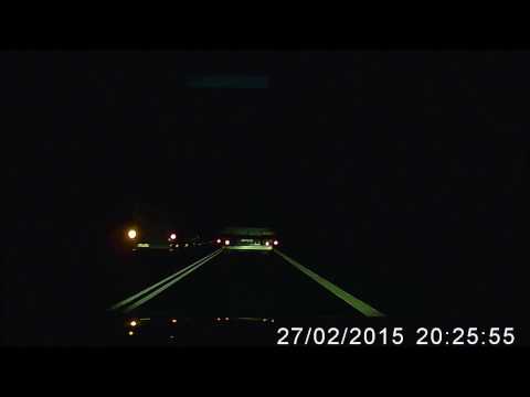 Bus wyprzedza na przejściu Radom - Zwoleń DK12