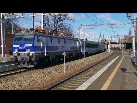 EP09-011 z IC 5602 "Heweliusz" rel. Gdynia Gł. - Wrocław Gł. wjeżdża na stację Gdańsk Główny.