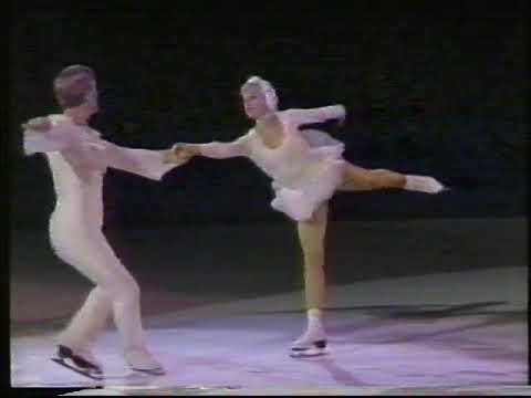 Ludmila and Oleg Protopopov - 1984 World Professional Championships AP