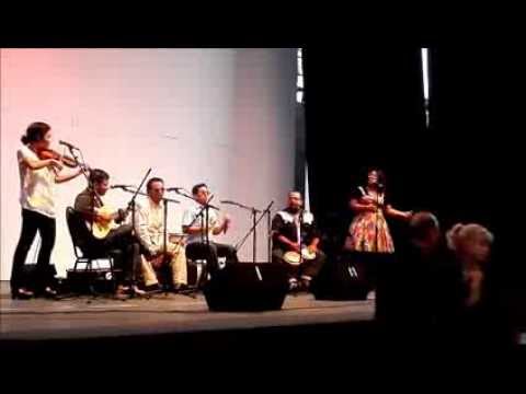 El 33 Featuring La Marisoul of La Santa Cecilia!