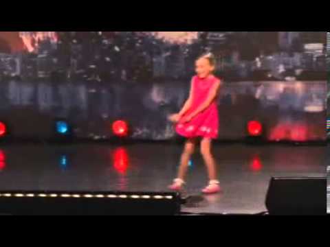 Mathilda Lindström - Cheerful little girl singing - Sweden's Got Talent!