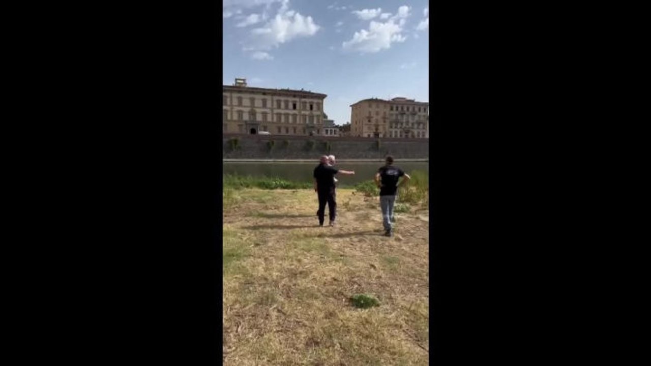 Il sopralluogo di Giani sulle rive dell'Arno a San Niccolò: Spiagge torneranno fruibili