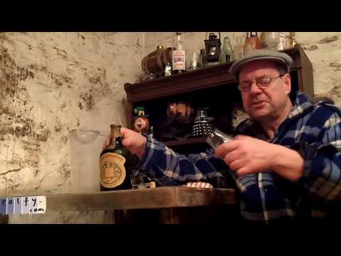 ralfy review 637 - Opening an old bottle of 'liqueur' whisky