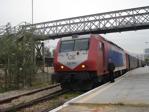 IC 51 ADtranz 220002 at Larissa Station (departure)