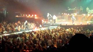 NKOTBSB Mash up &amp; Backstreet Boys performs Larger Than Life (NKOTBSB Concert Orlando, FL 7/22/2011)