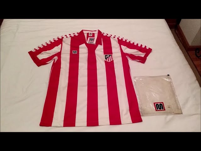 Vídeo relacionado con GAMBEA Calcetines Atlético de Madrid Azul 1986. Calcetines Atlético de Madrid. Producto Oficial Tallas 41-46 y 36-40. Caña media. Talla 41-46