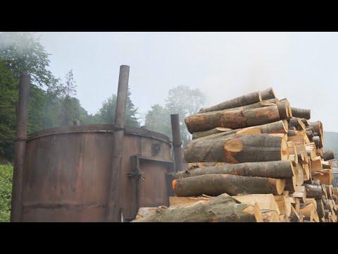 Węglarz "Zbychu" Zbigniew Balcerzak, wypał węgla drzewnego w Bieszczadach