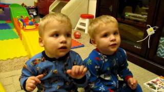 Identical Twins Singing Twinkle Twinkle Little Star