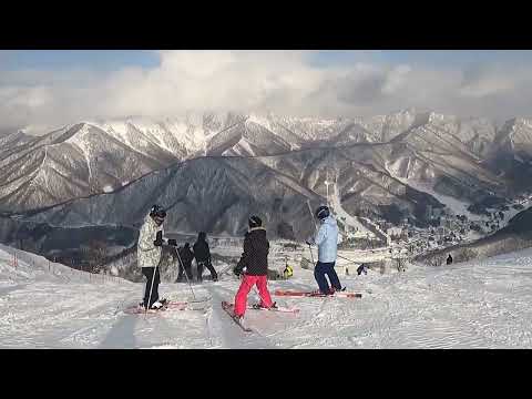 Video: 2022/2/2 苗場スキー場、絶景！標高1,789mの山頂から一番下まで、上級筍山コースを通ってダウンヒルで一気に滑り降りてみました。