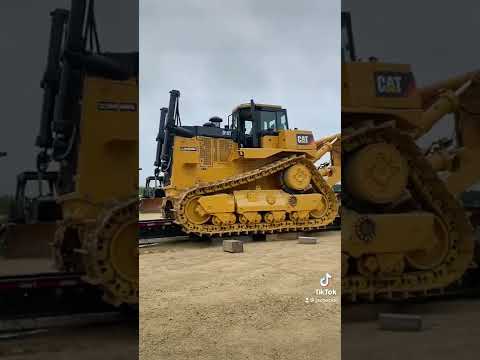Loading a CAT D10T Dozer for transport. #heavyequipment #dozer #heavyhaul
