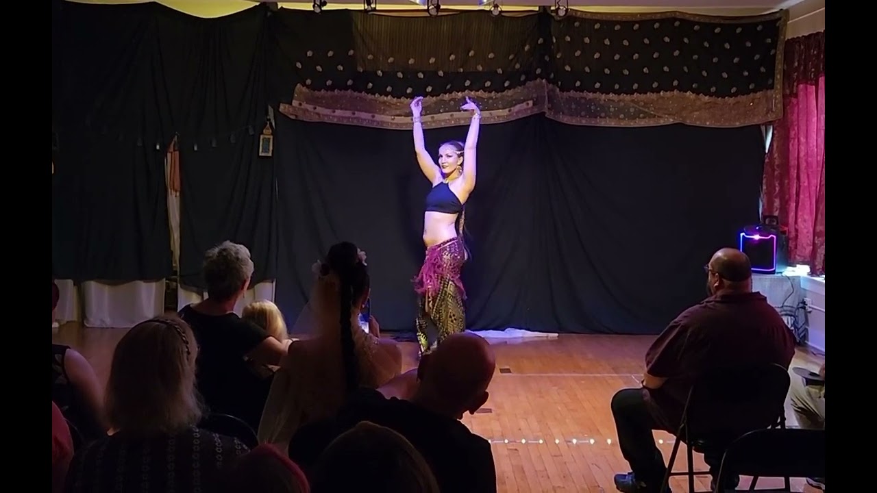 Promotional video thumbnail 5 for Dynamic belly dancer
