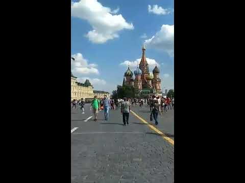 Mãe da Fome Visita A Catedral de São Basílio na Copa da Russia 2018