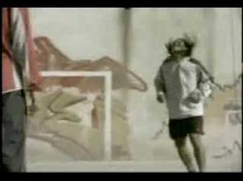 Nike Football Freestyle Ronaldinho vs Inamoto