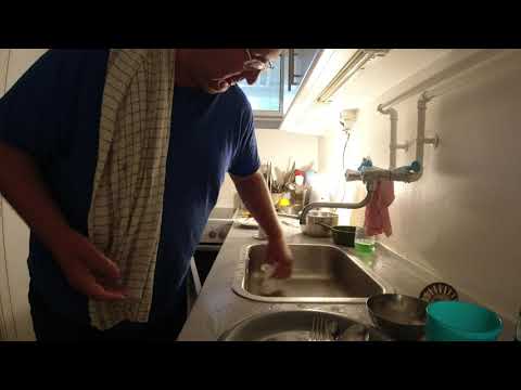 MongoTV_3520 - Danish Vlog - Mongo Madskole - Hønsebouillonsuppe Med Nudler - Løg - Gulerødder