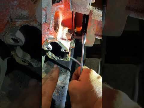 Small block Chevy fuel pump pushrod trick #sbc #hotrod #classiccar #chevrolet #chevy #camaro