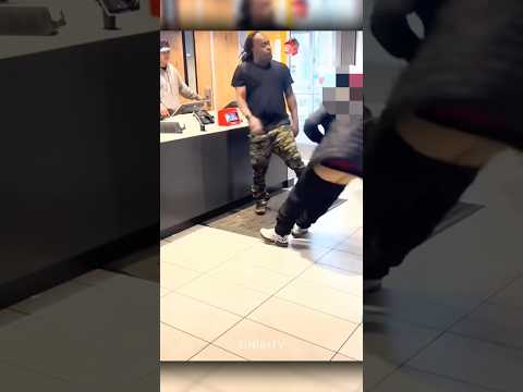 Padre Defiende a su Hija de un Cliente Agresivo 😱